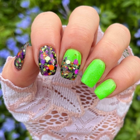 Sparkle & Co. Neon Green Pick Your Poison Nail Dip Powder - Picture 1 of 10